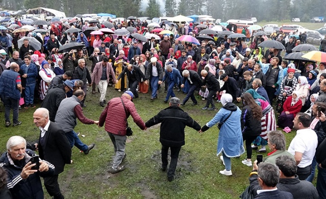 Trabzon'da renkli yayla göçü başladı! 8