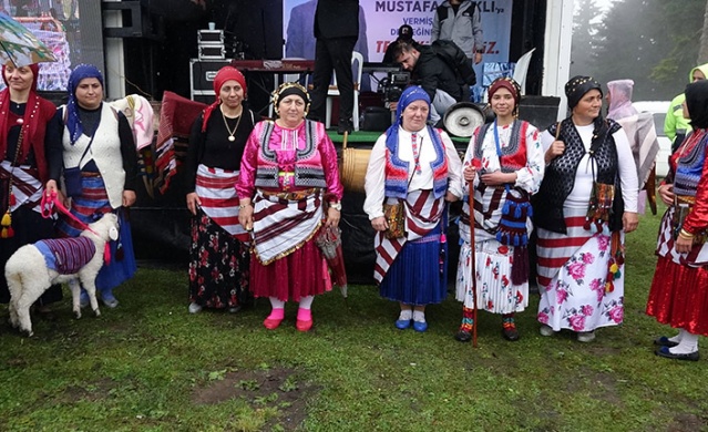 Trabzon'da renkli yayla göçü başladı! 9
