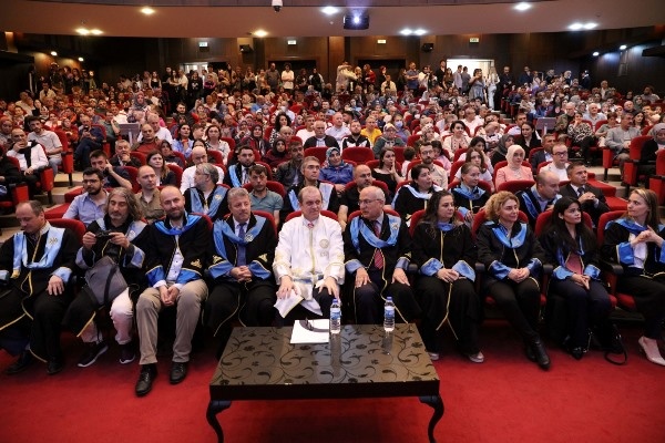 KTÜ Edebiyat Fakültesi’nde 25. Dönem Mezuniyet Coşkusu. 27 Haziran 2022 Foto Haber 19