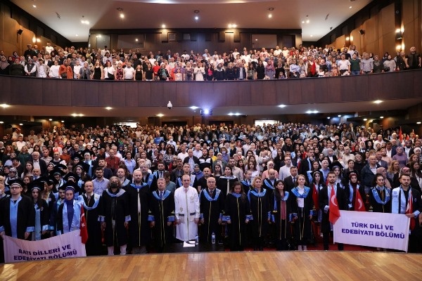 KTÜ Edebiyat Fakültesi’nde 25. Dönem Mezuniyet Coşkusu. 27 Haziran 2022 Foto Haber 3
