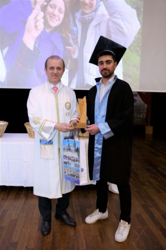 KTÜ Edebiyat Fakültesi’nde 25. Dönem Mezuniyet Coşkusu. 27 Haziran 2022 Foto Haber 15