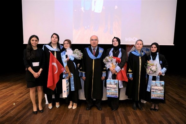 KTÜ Edebiyat Fakültesi’nde 25. Dönem Mezuniyet Coşkusu. 27 Haziran 2022 Foto Haber 24