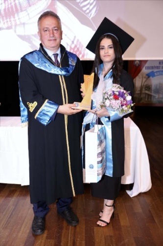 KTÜ Edebiyat Fakültesi’nde 25. Dönem Mezuniyet Coşkusu. 27 Haziran 2022 Foto Haber 9