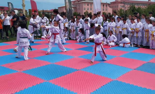 Trabzon'da "Yaza Hareketli Giriyoruz" temalı açılış töreni!. Foto Haber 7