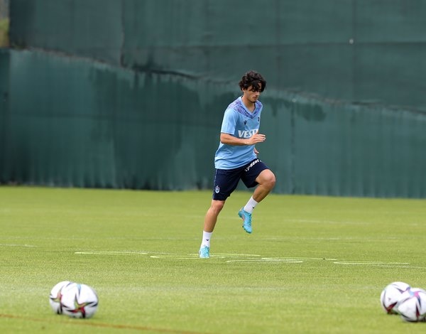 Trabzonspor’da Denswil imza sonrası kampa katıldı. Foto Haber 10