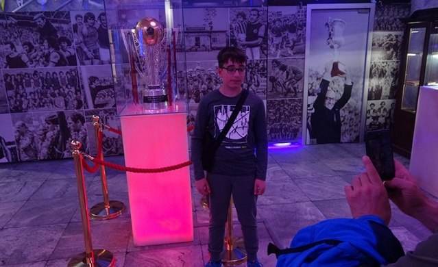 Trabzonspor'un şampiyonluk kupasına ziyaretçi akını! Foto Galeri 11