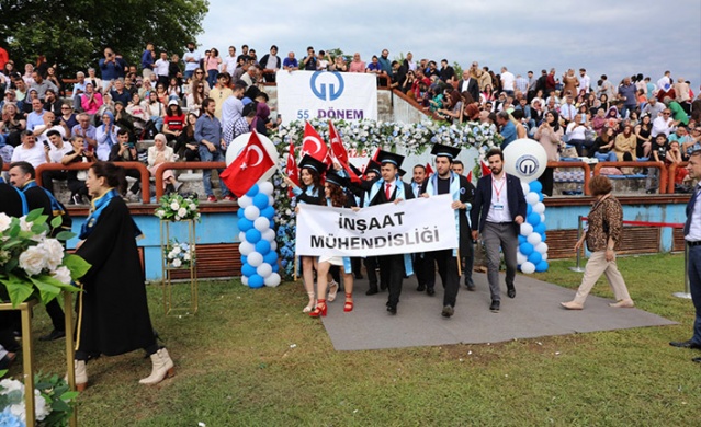KTÜ Mühendislik Fakültesi'nde Mezuniyet Coşkusu. Foto Haber 2
