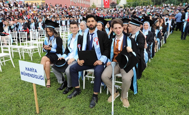 KTÜ Mühendislik Fakültesi'nde Mezuniyet Coşkusu. Foto Haber 21