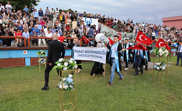 KTÜ Mühendislik Fakültesi'nde Mezuniyet Coşkusu. Foto Haber 4