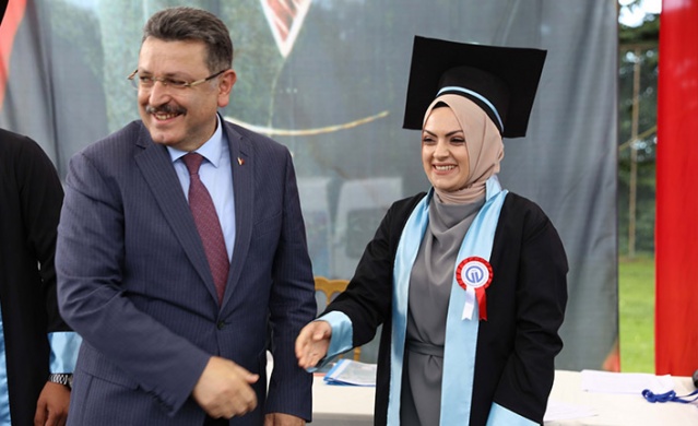 KTÜ Mühendislik Fakültesi'nde Mezuniyet Coşkusu. Foto Haber 14