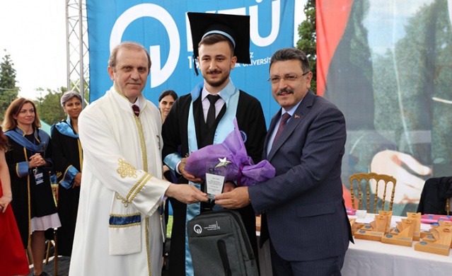 KTÜ Mühendislik Fakültesi'nde Mezuniyet Coşkusu. Foto Haber 9