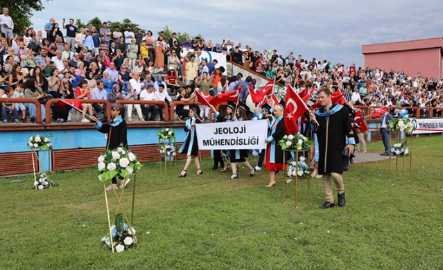 KTÜ Mühendislik Fakültesi'nde Mezuniyet Coşkusu. Foto Haber 17