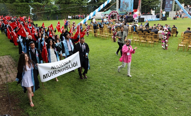 KTÜ Mühendislik Fakültesi'nde Mezuniyet Coşkusu. Foto Haber 12