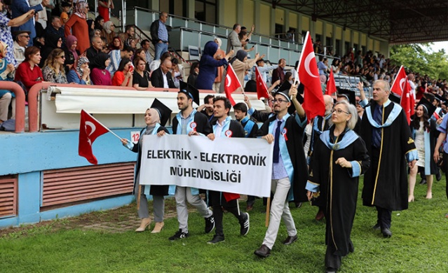 KTÜ Mühendislik Fakültesi'nde Mezuniyet Coşkusu. Foto Haber 15
