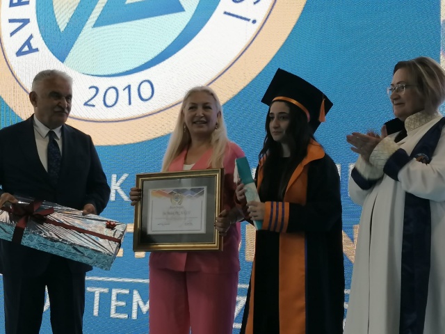 Avrasya Üniversitesi Mezuniyet Töreni'nden kareler 9