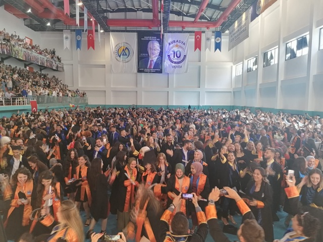 Avrasya Üniversitesi Mezuniyet Töreni'nden kareler 24