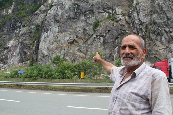 Heyelan sahasındaki TIR kuyruğunda 'korkulu' bekleyiş. Foto Haber 15