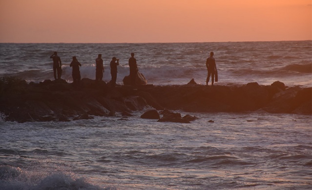 Trabzon'da denizde boğulma tehlikesi geçiren 3 kişiden 2'si kurtarıldı.Foto Haber 2