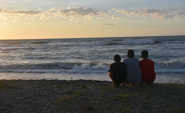Trabzon'da denizde boğulma tehlikesi geçiren 3 kişiden 2'si kurtarıldı.Foto Haber 10