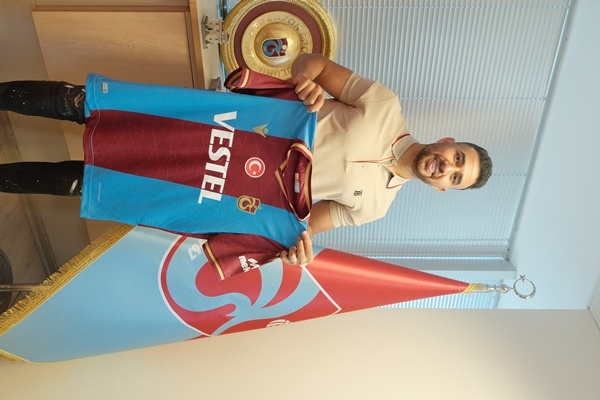 Trabzonspor'da Trezeguet imzayı attı 6