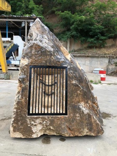 Trabzon'da mermer ustalarından 13 tonluk şampiyonluk anıtı. Foto Haber 7