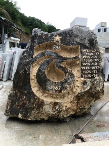 Trabzon'da mermer ustalarından 13 tonluk şampiyonluk anıtı. Foto Haber 23