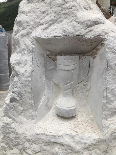 Trabzon'da mermer ustalarından 13 tonluk şampiyonluk anıtı. Foto Haber 13