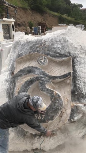 Trabzon'da mermer ustalarından 13 tonluk şampiyonluk anıtı. Foto Haber 11