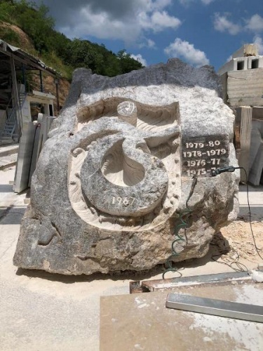 Trabzon'da mermer ustalarından 13 tonluk şampiyonluk anıtı. Foto Haber 22