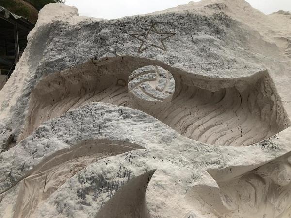 Trabzon'da mermer ustalarından 13 tonluk şampiyonluk anıtı. Foto Haber 19