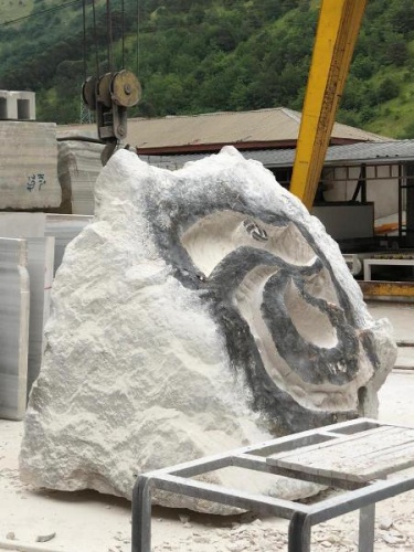 Trabzon'da mermer ustalarından 13 tonluk şampiyonluk anıtı. Foto Haber 14