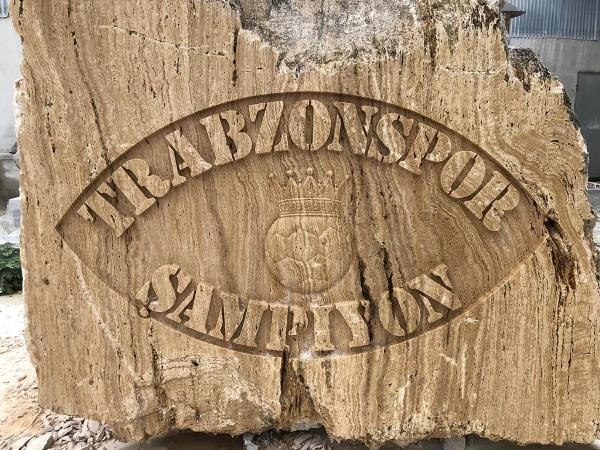 Trabzon'da mermer ustalarından 13 tonluk şampiyonluk anıtı. Foto Haber 29