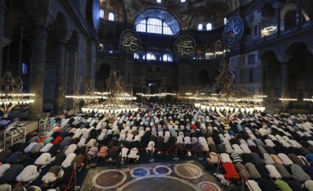 Ayasofya Camii'nde Bayram namazı. Foto Haber 8