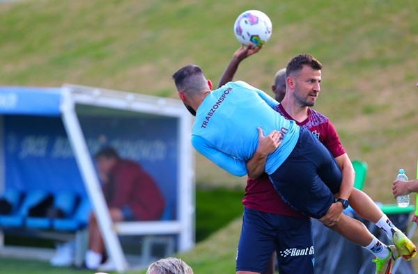 Trabzonspor'da kampın neşesi Siopis 4