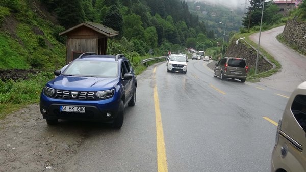 Uzungöl'e akın; kilometrelerce araç kuyruğu oluştu. Foto Haber 12