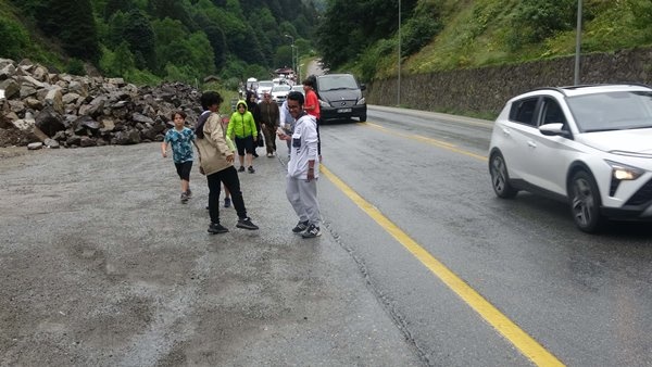 Uzungöl'e akın; kilometrelerce araç kuyruğu oluştu. Foto Haber 8