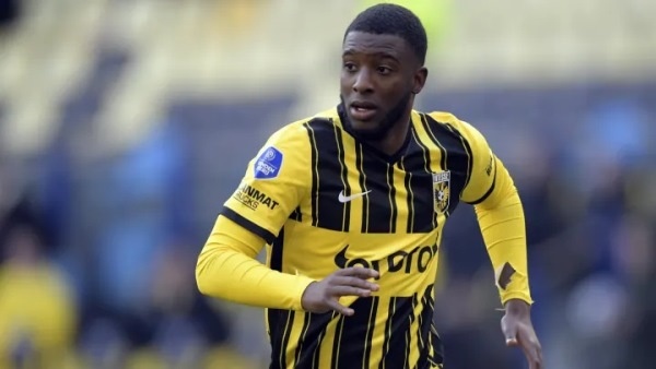 Trabzonspor'a bir Hollandalı daha! Riechedly Bazoer...Video Haber 3