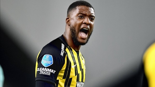 Trabzonspor'a bir Hollandalı daha! Riechedly Bazoer...Video Haber 5