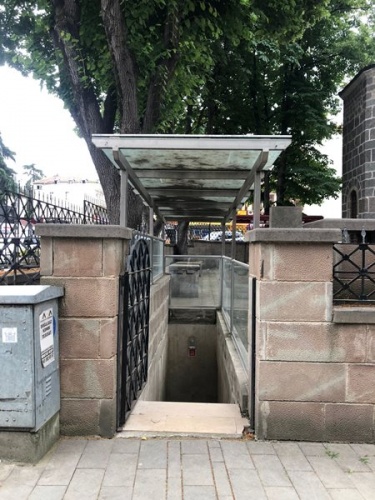 Trabzon’da tarihi cemideki tabela kirliliğine müdahale. Foto Haber 2