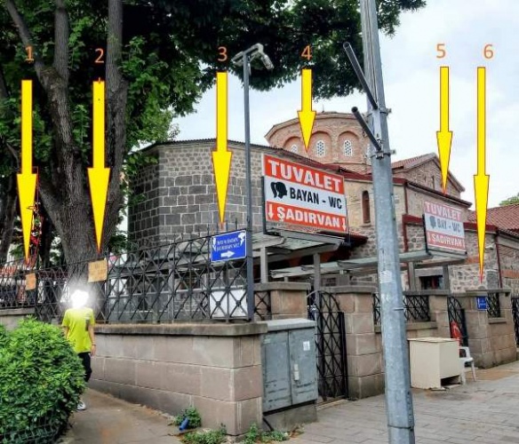 Trabzon’da tarihi cemideki tabela kirliliğine müdahale. Foto Haber 5