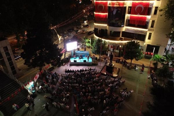 Tüm Türkiye gibi Akçaabat da tek yürek oldu. Foto Haber 5