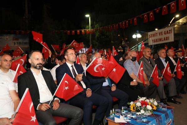 Tüm Türkiye gibi Akçaabat da tek yürek oldu. Foto Haber 7