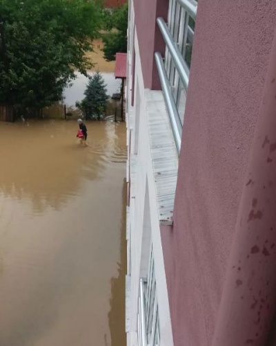 Doğu Karadeniz'i sağanak vurdu! 2 iş yerini ve 10 evi su bastı. Foto Haber 17