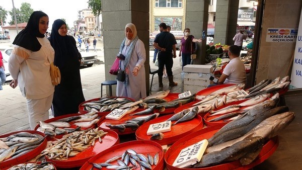 Arap turistlerden balığa olan ilgisi Trabzon esnafını şaşırttı. Video Haber 3