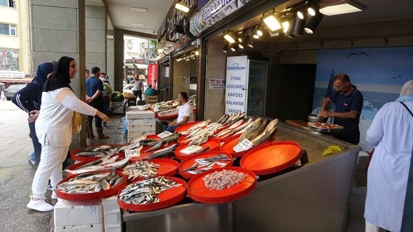 Arap turistlerden balığa olan ilgisi Trabzon esnafını şaşırttı. Video Haber 5