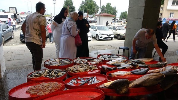 Arap turistlerden balığa olan ilgisi Trabzon esnafını şaşırttı. Video Haber 7