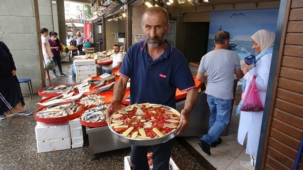 Arap turistlerden balığa olan ilgisi Trabzon esnafını şaşırttı. Video Haber 6