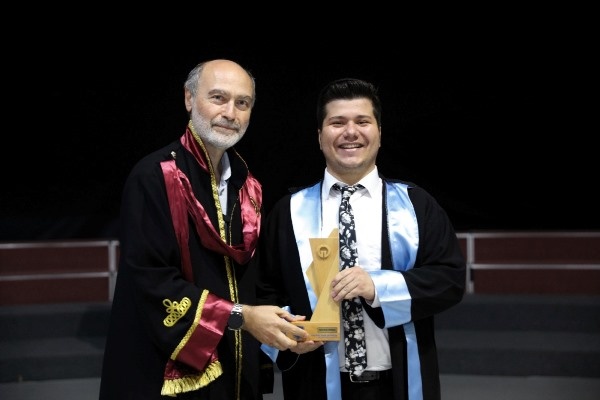 KTÜ Diş Hekimliği Fakültesi'nde Mezuniyet Coşkusu. Foto Haber 17