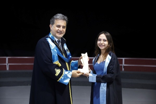 KTÜ Diş Hekimliği Fakültesi'nde Mezuniyet Coşkusu. Foto Haber 15