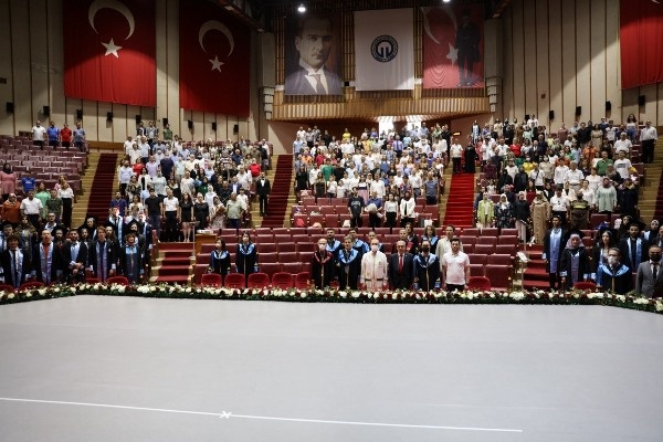 KTÜ Diş Hekimliği Fakültesi'nde Mezuniyet Coşkusu. Foto Haber 2